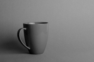 Ohne Farbfilter: Graue Tasse auf grauem Hintergrund - Laangweilig :(